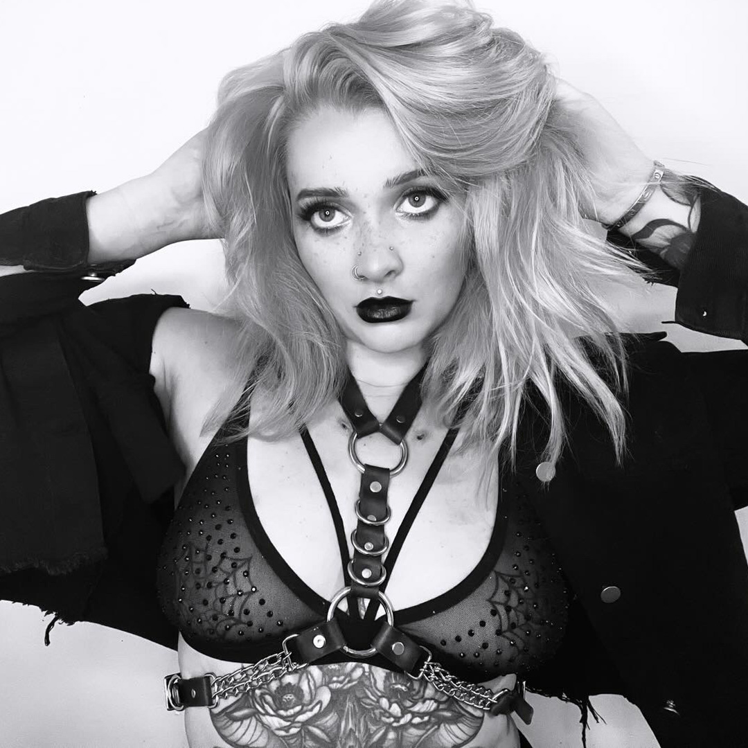 Claire Fae portrait for her feature performance on the EXXXOTICA Main Stage