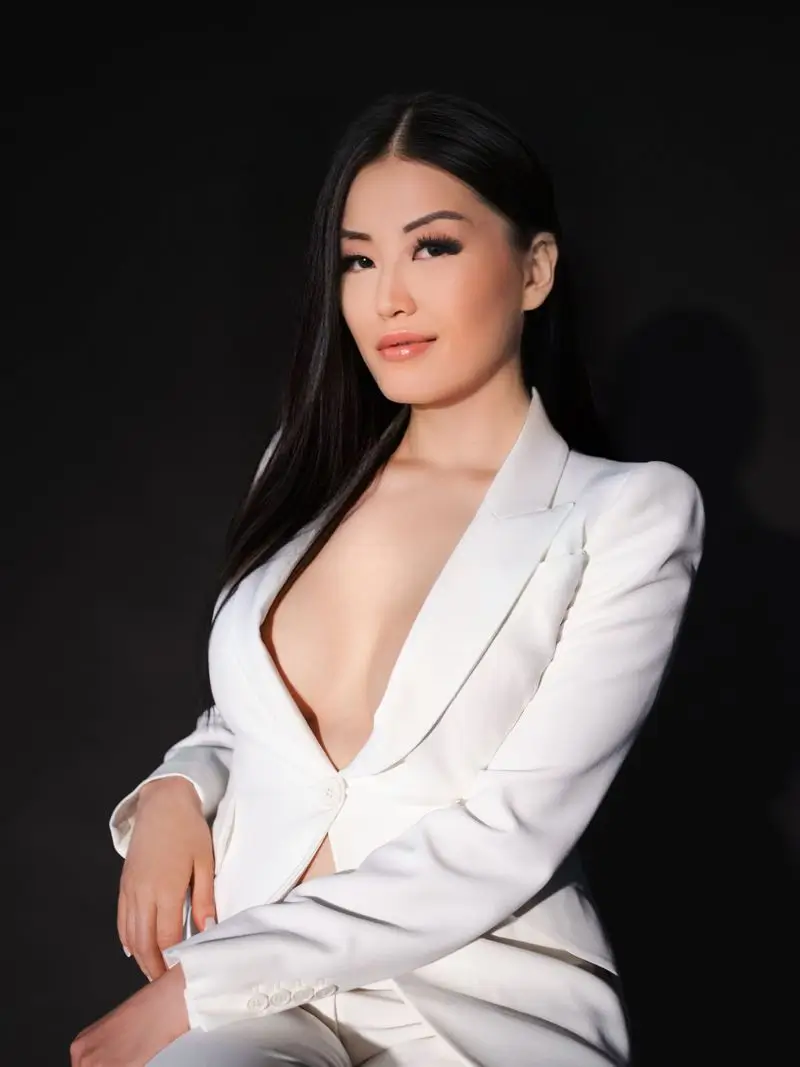 Mia Lee for EXXXOTICA seminar